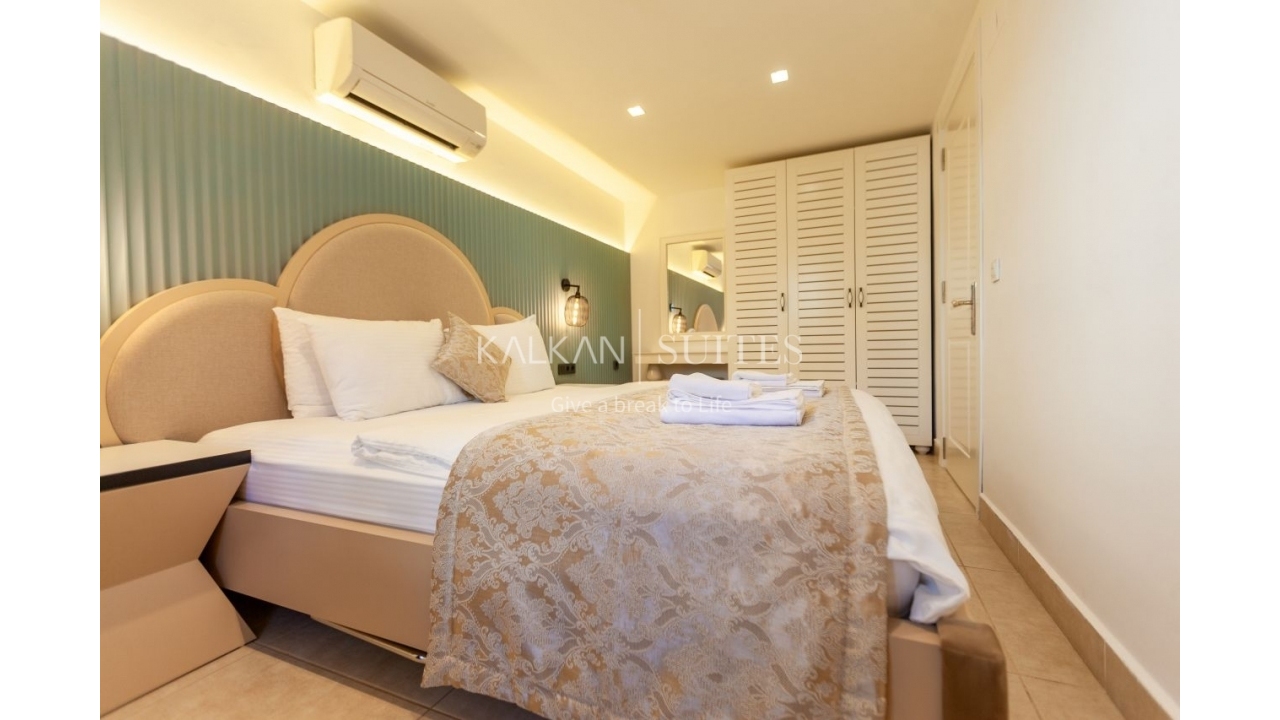 Suites 103 711