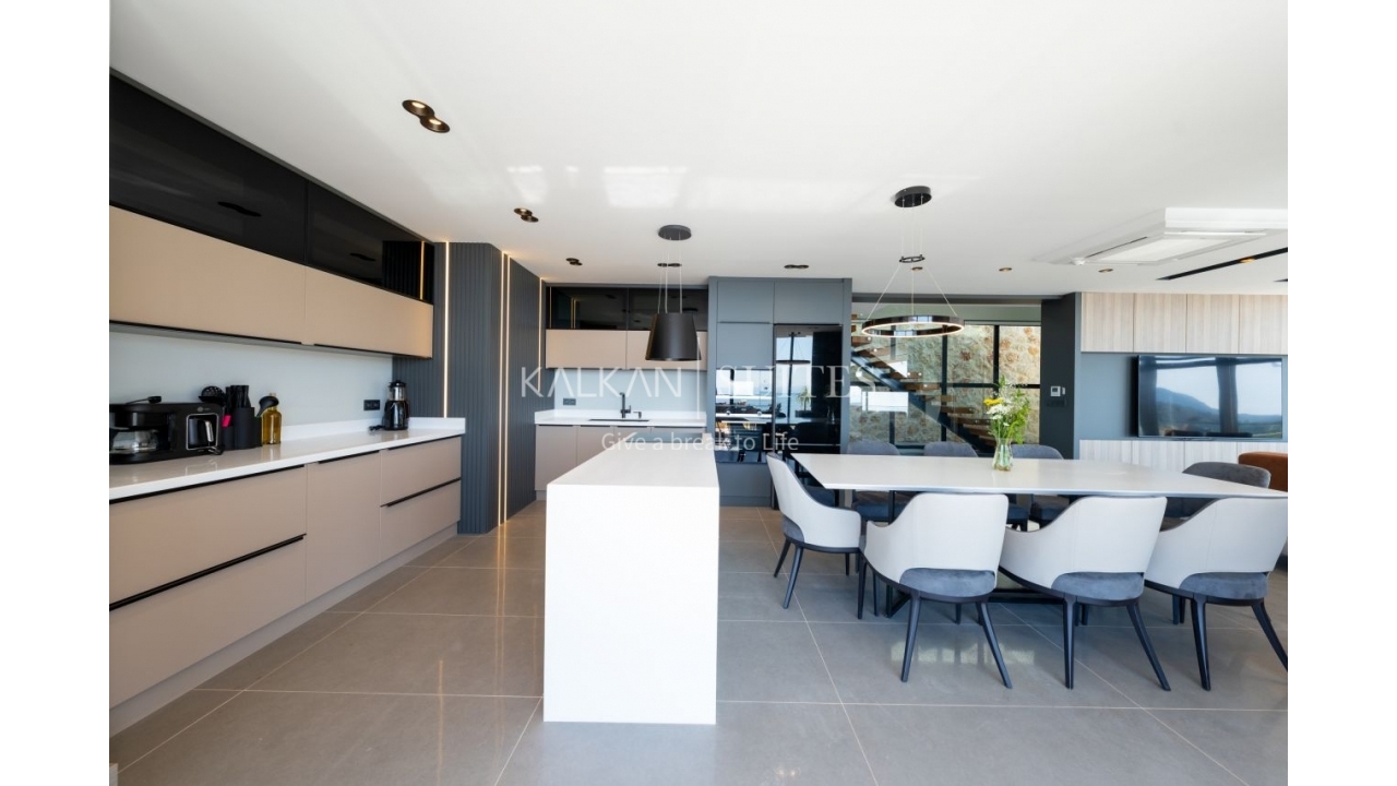 Villa Safran Flower  3470