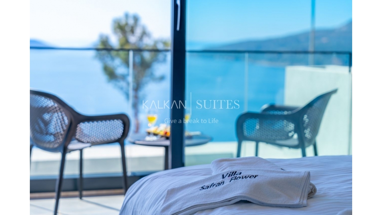 Villa Safran Flower  3464