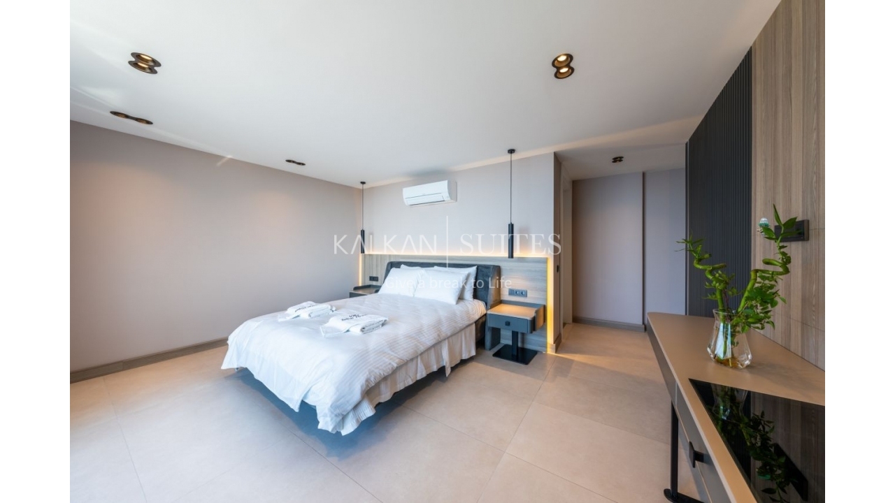 Villa Safran Flower  3477