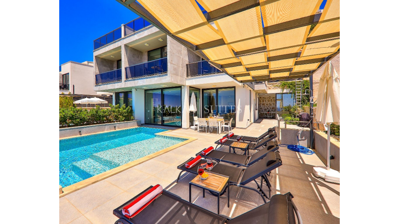 Villa Skylight 3770