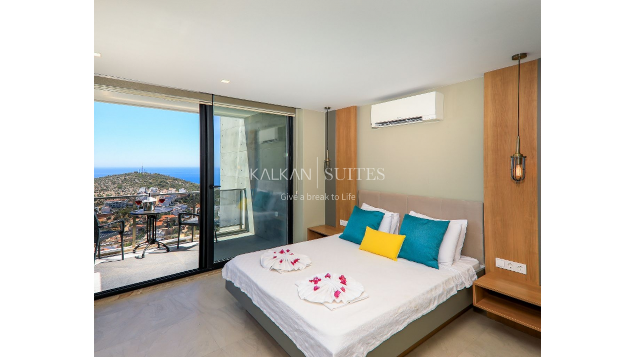 Villa Skylight 3778