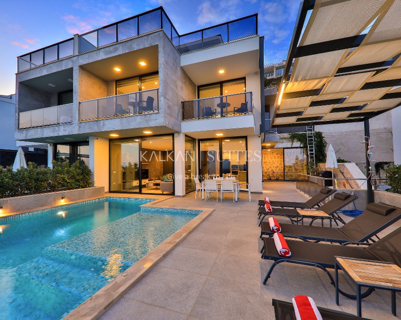 Villa Skylight 3789