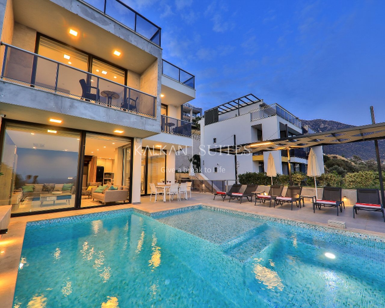 Villa Skylight 3791