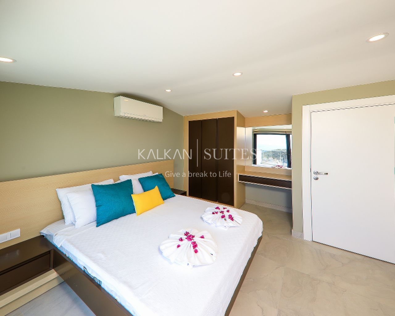 Villa Skylight 3797
