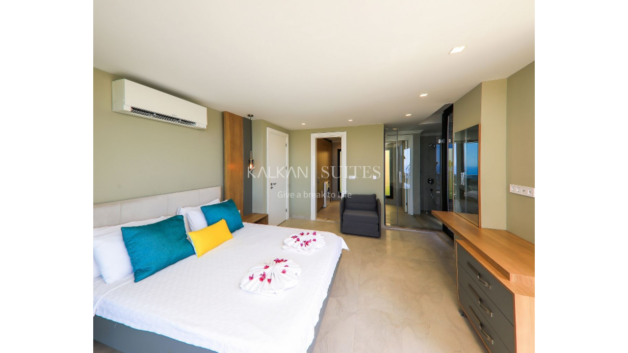Villa Skylight 3756