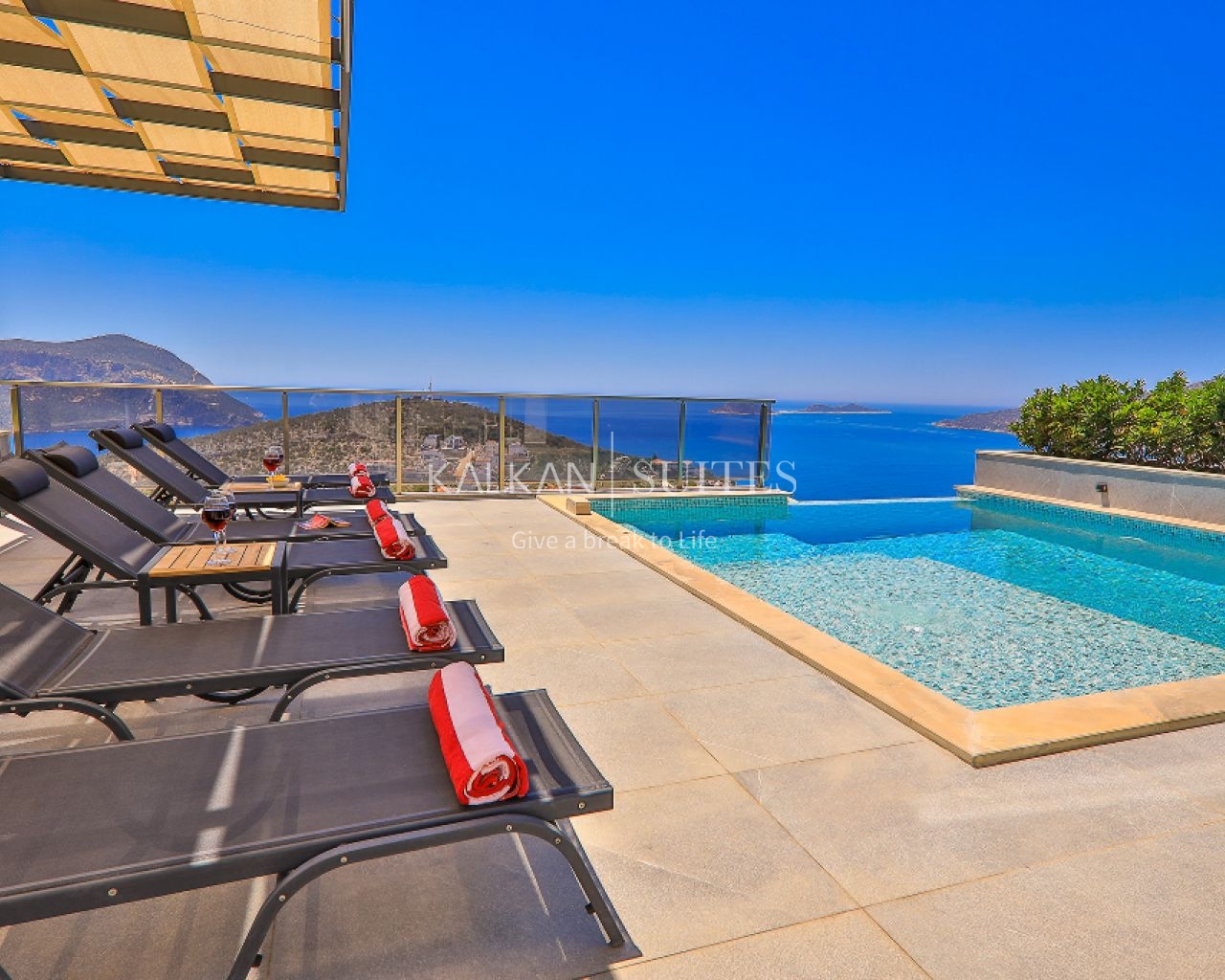 Villa Skylight 3790