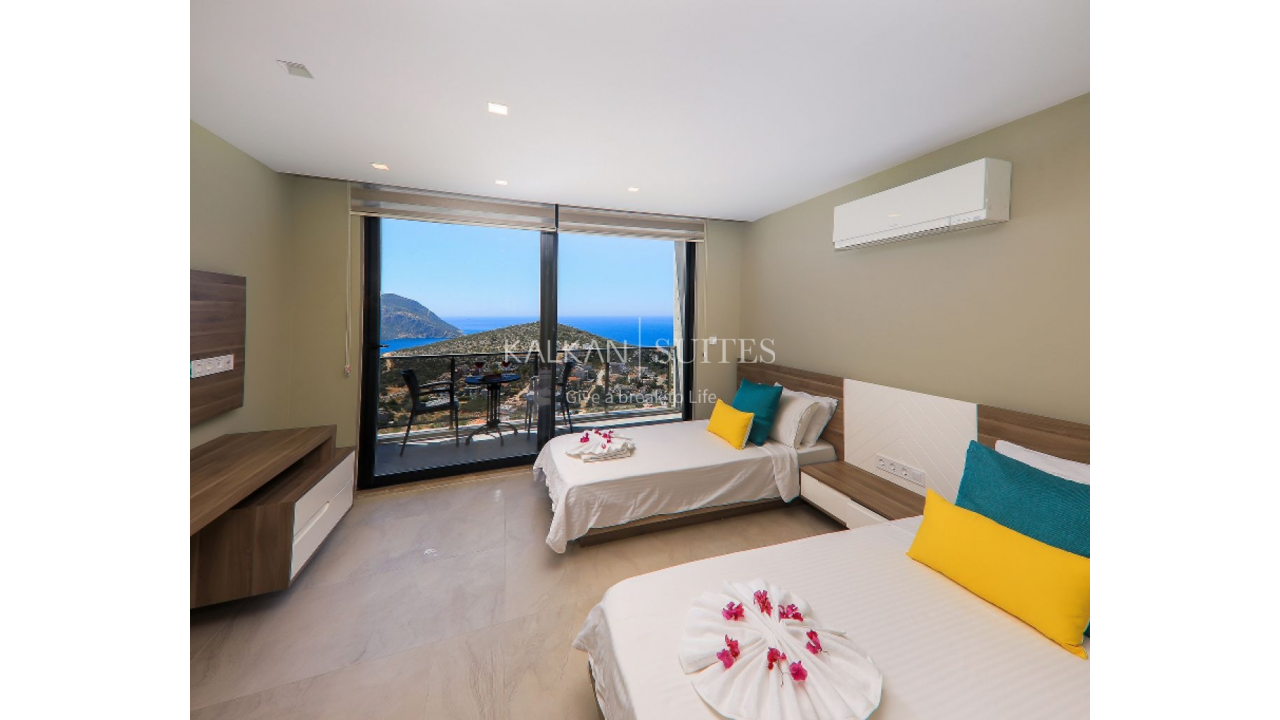 Villa Skylight 3757