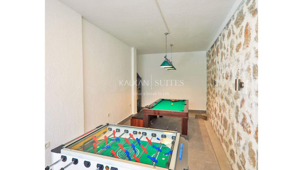 Villa Skylight 3780