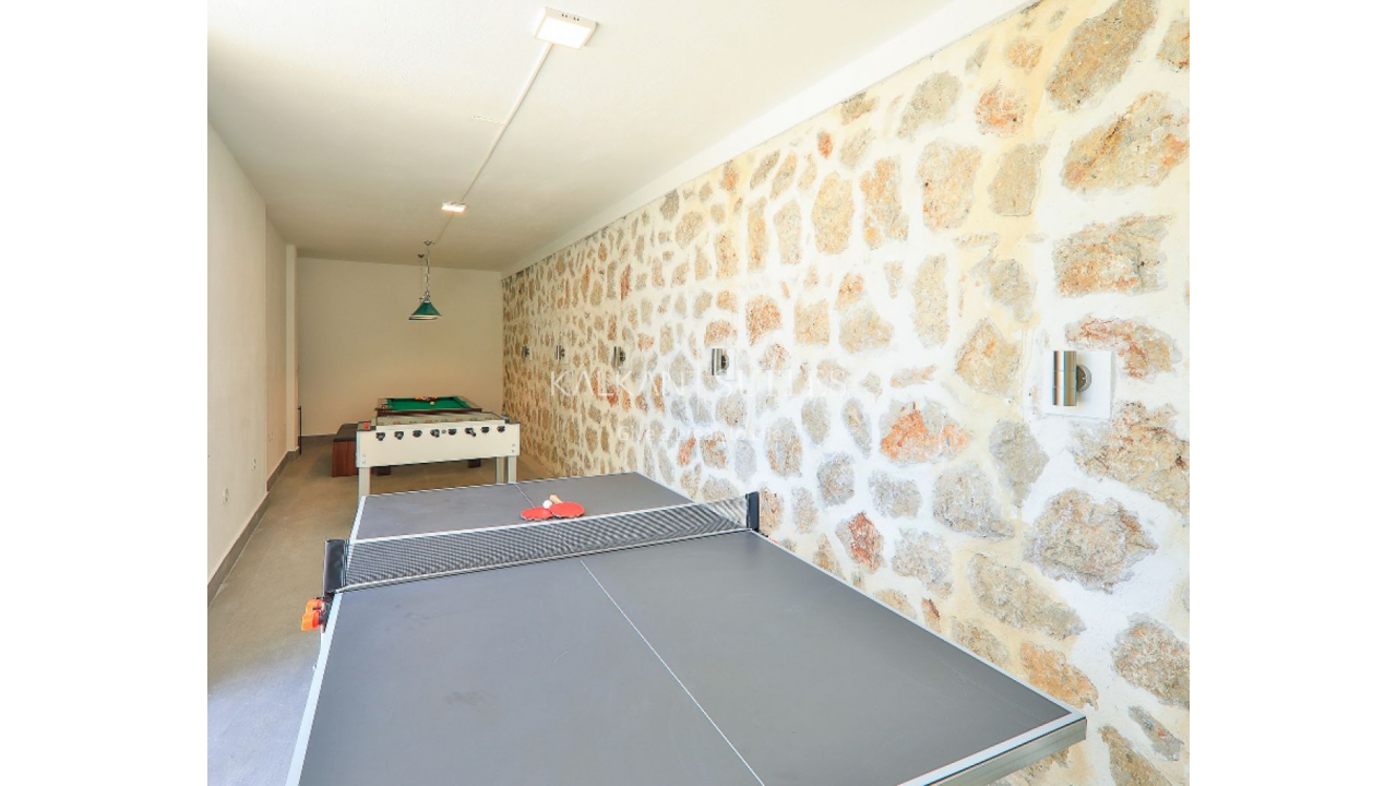 Villa Skylight 3772