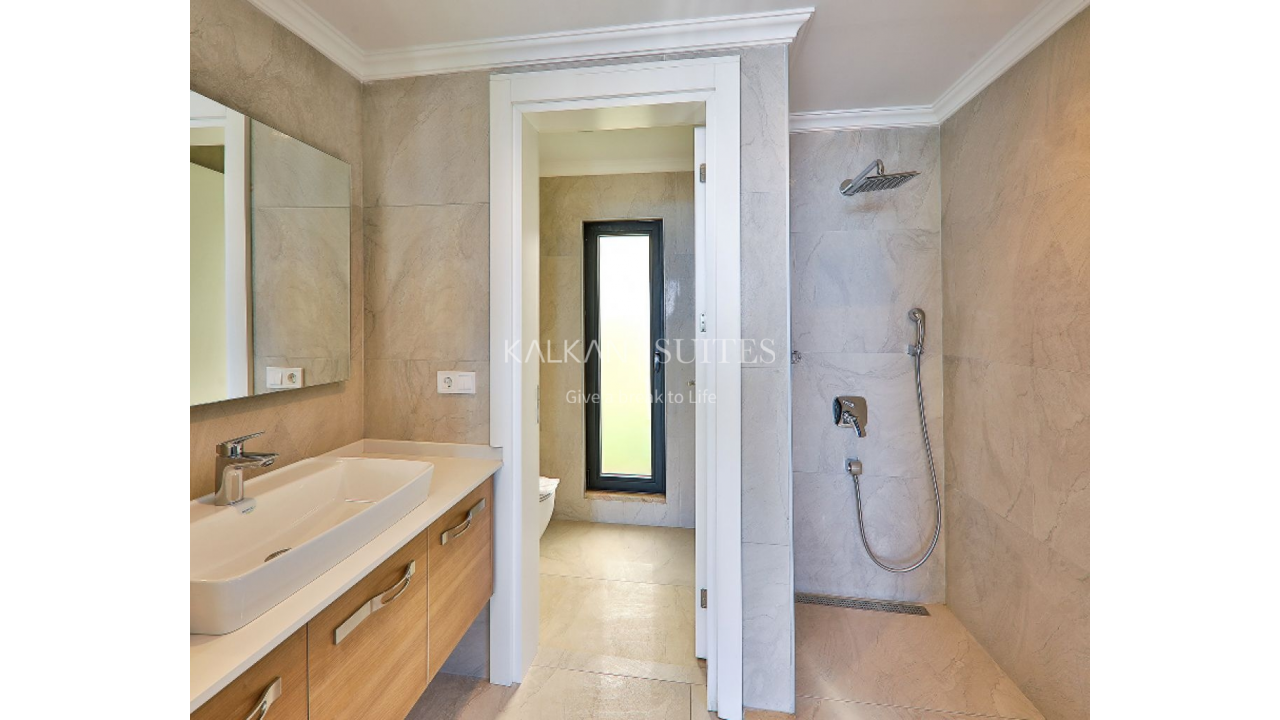 Villa Skylight 3776