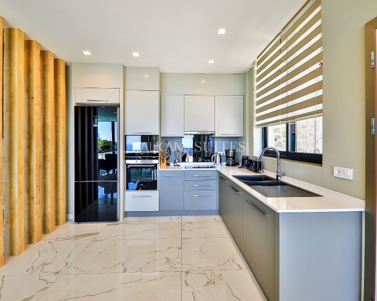 Villa Skylight 3795