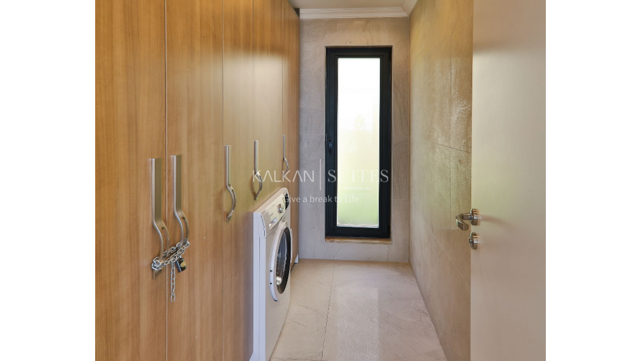Villa Skylight 3781