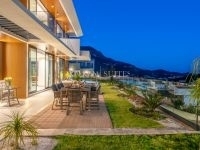Villa Safran Flower  3449