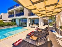 Villa Skylight 3770