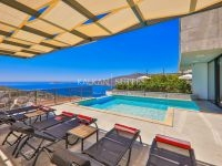 Villa Skylight 3782
