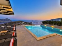 Villa Skylight 3763