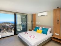 Villa Skylight 3778