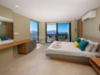Villa Skylight 3764