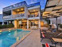 Villa Skylight 3789