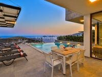 Villa Skylight 3760