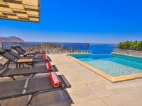 Villa Skylight 3790