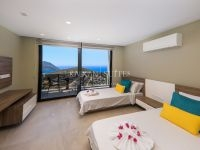Villa Skylight 3757