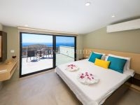 Villa Skylight 3792