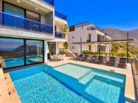 Villa Skylight 3779