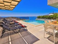 Villa Skylight 3765