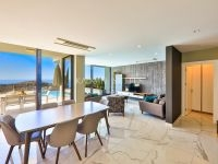 Villa Skylight 3774