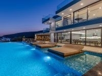 Villa Emporium 4550